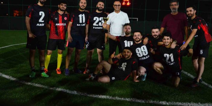 Sağlıkçıların futbol turnuvasında ipi Anestezi takımı göğüsledi