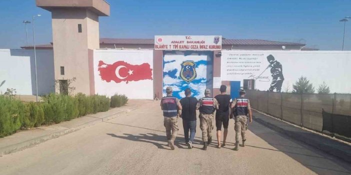 Gaziantep’te göçmen kaçakçısı 2 kişi tutuklandı