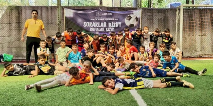 Şemdinli’de 5x5 Sokaklar Bizim projesi kapsamında futbol müsabakaları düzenlendi