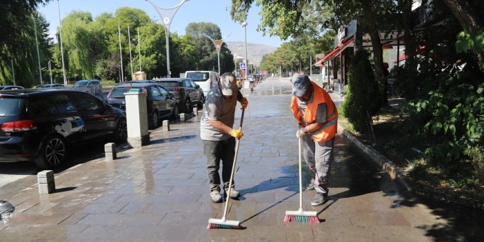 Belediye ekiplerince şehir genelinde temizlik çalışması yapıldı