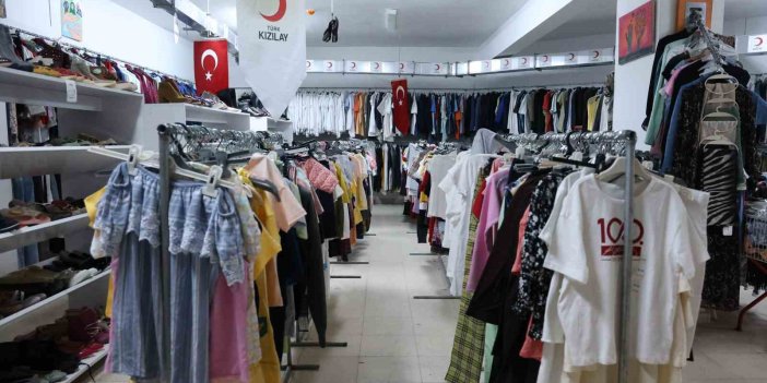 Türk Kızılay Elazığ Şubesi, 1 yılda 50 bin aileye giyim yardımı yaptı