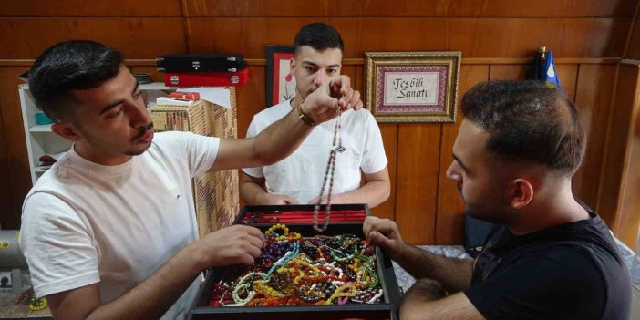 Yunus Kurt hobi olarak başladığı tespih üretimi mesleği haline geldi