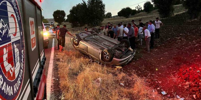 Adıyaman’da kontrolden çıkan otomobil tarlaya uçtu: 3 kişi yaralandı