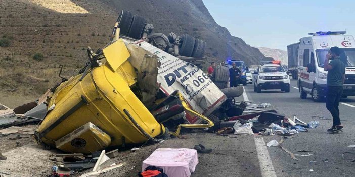 Erzincan’da 4 kişinin öldüğü kazanın nedeni tırın patlayan lastiği olduğu öğrenildi