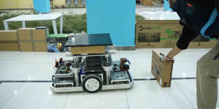 Elazığ'da öğrenciler tamamen otonom çalışan robot üretti: 1 buçuk ton yük kaldırabiliyor