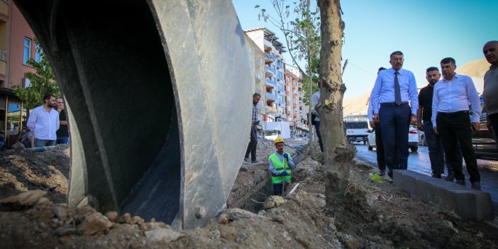 Vali Çelik, Çölemerik Caddesi'ndeki yol çalışmalarını inceledi