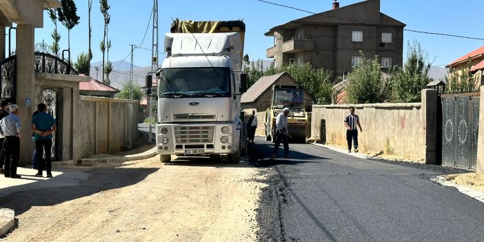 Yüksekova'da asfaltlama çalışmaları sürüyor