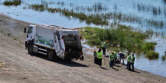 Hazar gölü çevresinde piknikçilerin bıraktığı 12 ton çöp toplandı