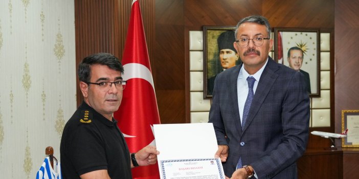 Vali Ali Çelik, Jandarma ve Emniyet Müdürlerine başarı belgesi takdim etti