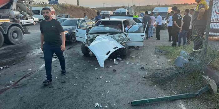 Adıyaman’da 2 otomobil çarpıştı: 2 Yaralı var