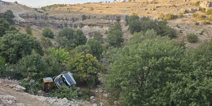 Kamyonet şarampole yuvarlandı, sürücüsü yaralandı