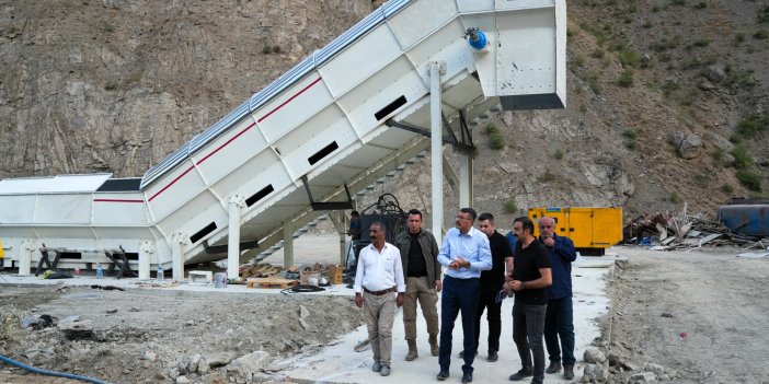 Vali Çelik, mobil atık transfer merkezinin kurulumunu inceledi