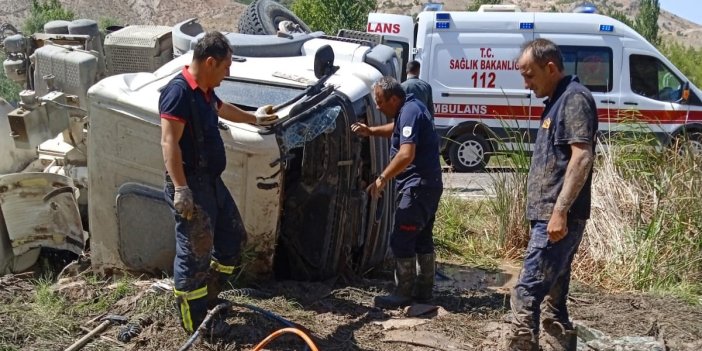 Çimento mikseri devrildi: 2 kişi yaralandı