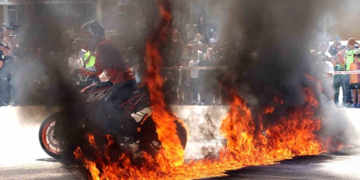 Erzincan’da motosiklet şovu hayran bıraktı