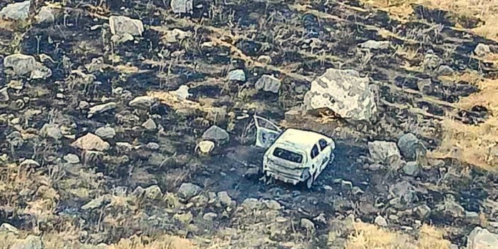 Hakkari'de seyir halindeyken alev alan otomobil kullanılamaz hale geldi