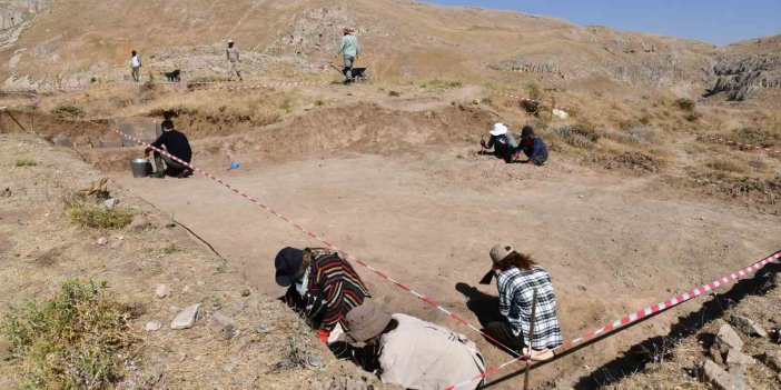 Bitlis'te bulunan 2 bin 300 rakımdaki Kef Kalesi kazısında Urartu’nun izleri araştırılıyor