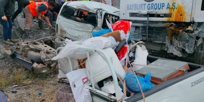 İspir’de feci kaza: 2 kişi öldü, 2 kişide yaralandı