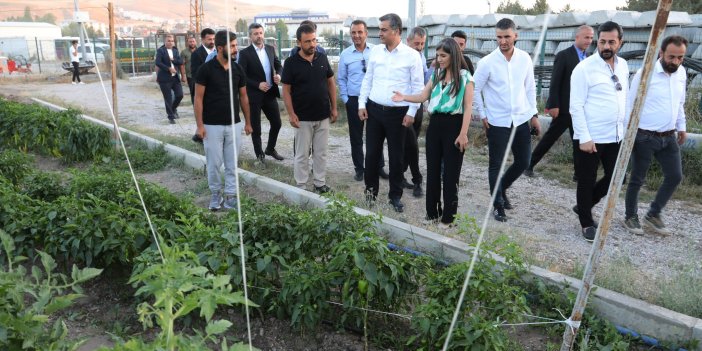 Van Büyükşehir Eşbaşkanları yerel tohum üretim merkezini ziyaret etti