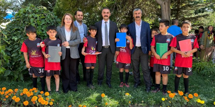 Yüksekova Belediyesi'nin Yaz Futbol Okulu sona erdi