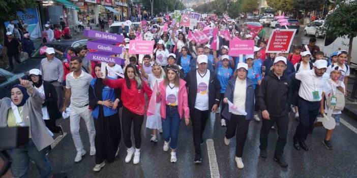 Muş'ta gönüllü gençler, kansere dikkat çekmek için yürüdü