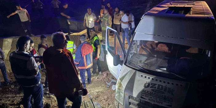 Mardin’de tarım işçilerini taşıyan minibüs devrildi: 21 kişi yaralandı