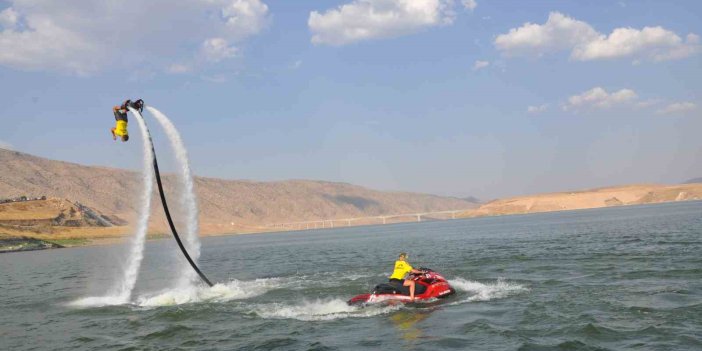 Denizi olmayan Batman’da flyboard gösterisi büyük ilgi gördü