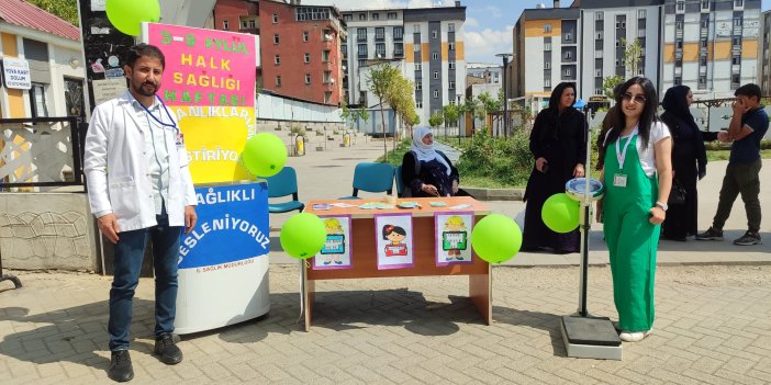 Yüksekova'da Halk Sağlığı Haftası için farkındalık standı kuruldu