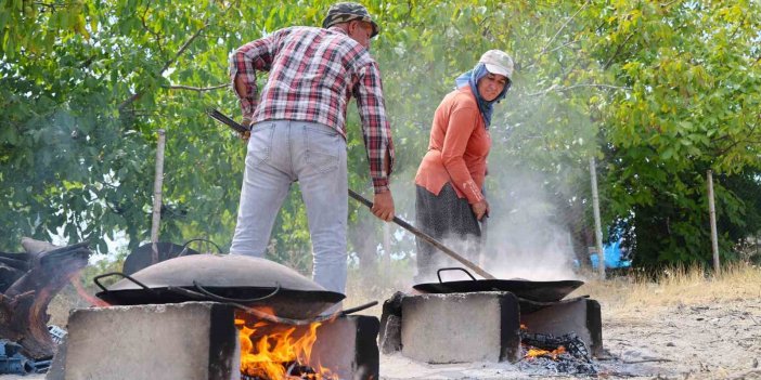 Elazığ'da nohudun kum ve ateşle dansı