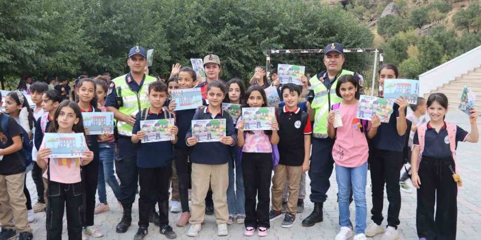 Hakkari'de öğrencilere trafik eğitimi verildi