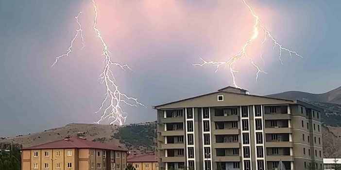 Tatvan’da şiddetli yağmur taşkınlara sebep oldu