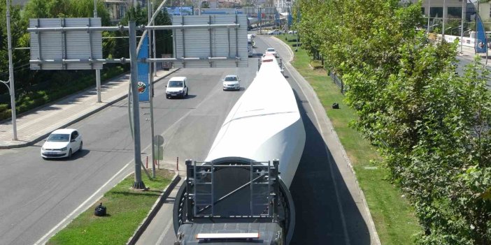 Malatya'da dev rüzgar gülü türbinler böyle taşındı