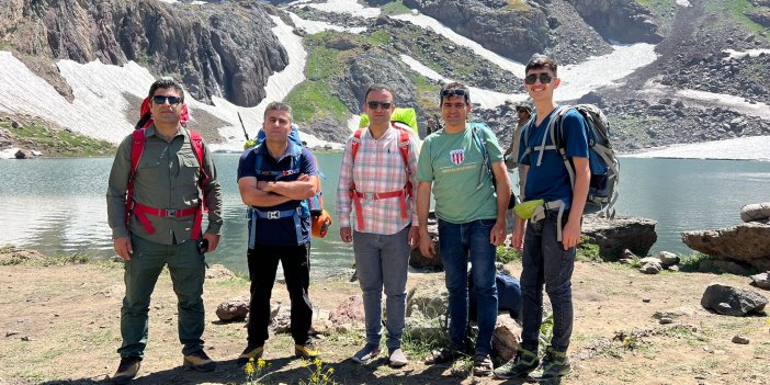 Cilo Sat Gölleri'ne hayran kalan İranlı dağcılar çevre kirliliğine dikkat çekti