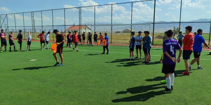 Yüksekova Belediyesi'nden yeni futbol takımı için oyuncu seçmeleri