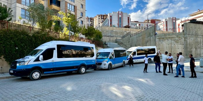 Esenyurt TOKİ servisçileri bozuk yollar nedeniyle çalışmayı durdurdu