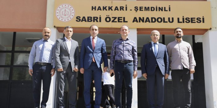 Şemdinli Kaymakamı, Sabri Özel Anadolu Lisesi'ni ziyaret etti