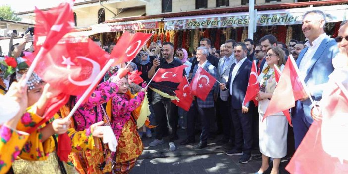 Gastroantep festivali düzenlenen kortejle başladı