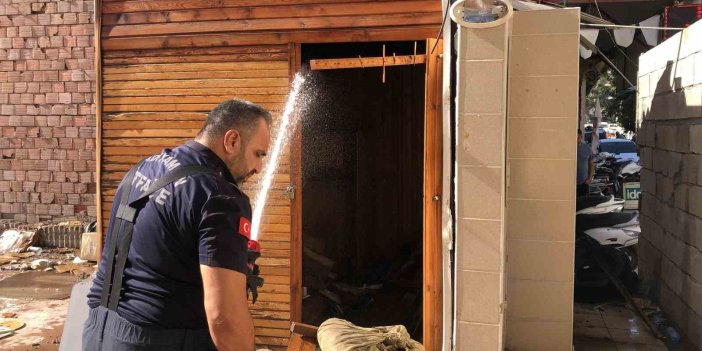 Adıyaman'da ahşap büfede çıkan yangın vatandaşlar tarafından söndürüldü