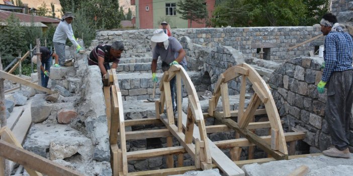 Hakkari'deki tarihi medresede restorasyon çalışmaları devam ediyor