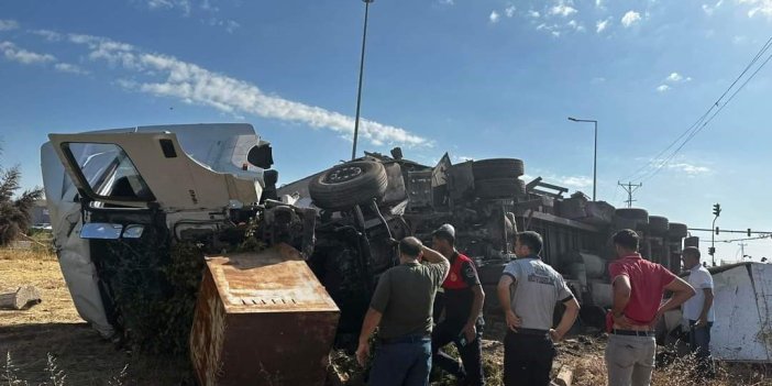 Viranşehir'de Tır ile çarpışan otomobilin sürücüsü kurtarılamadı