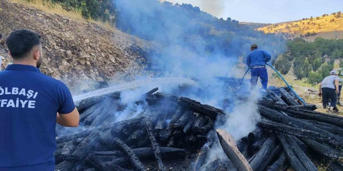 Adıyaman'ın Gölbaşı ilçesinde kış için ayrılan odunlar alev alev yandı