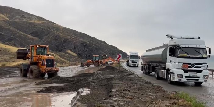 Ahlat-Adilcevaz kara yolunda heyelan oluştu