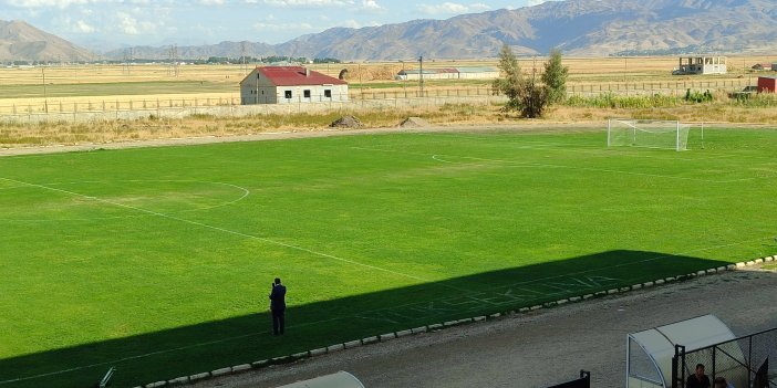 Yüksekova Şehir Stadı zemini yeni sezona hazır