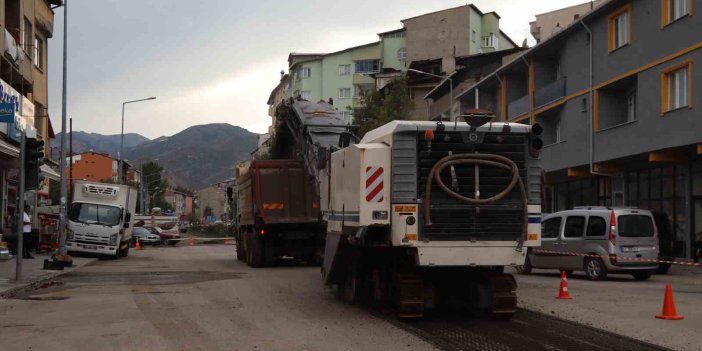 Oltu’da yollar yeniden asfaltlanıyor