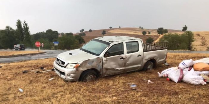 Kayganlaşan yolda kamyonet tarlaya girdi: 4 kişi yaralandı