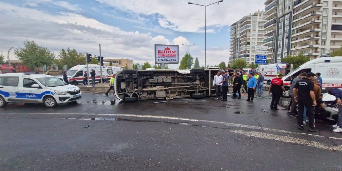 Diyarbakır’da otomobil ile minibüs çarpıştı:10 yaralı