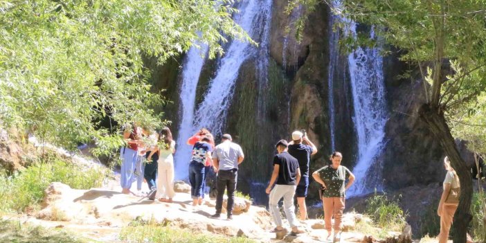 Girlevik Şelalesi’nde hafta sonu yoğunluğu yaşandı