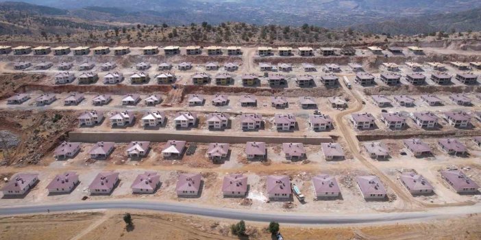 Adıyaman’da 10 bin 400 köy evi sağlam zeminlerde yapılıyor