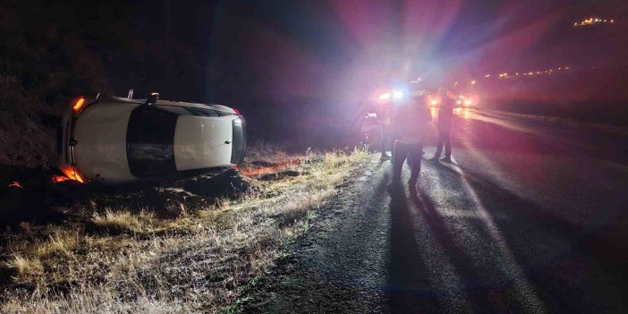 Tunceli'de İneğe çarpmamak manevra yapan araç devrildi