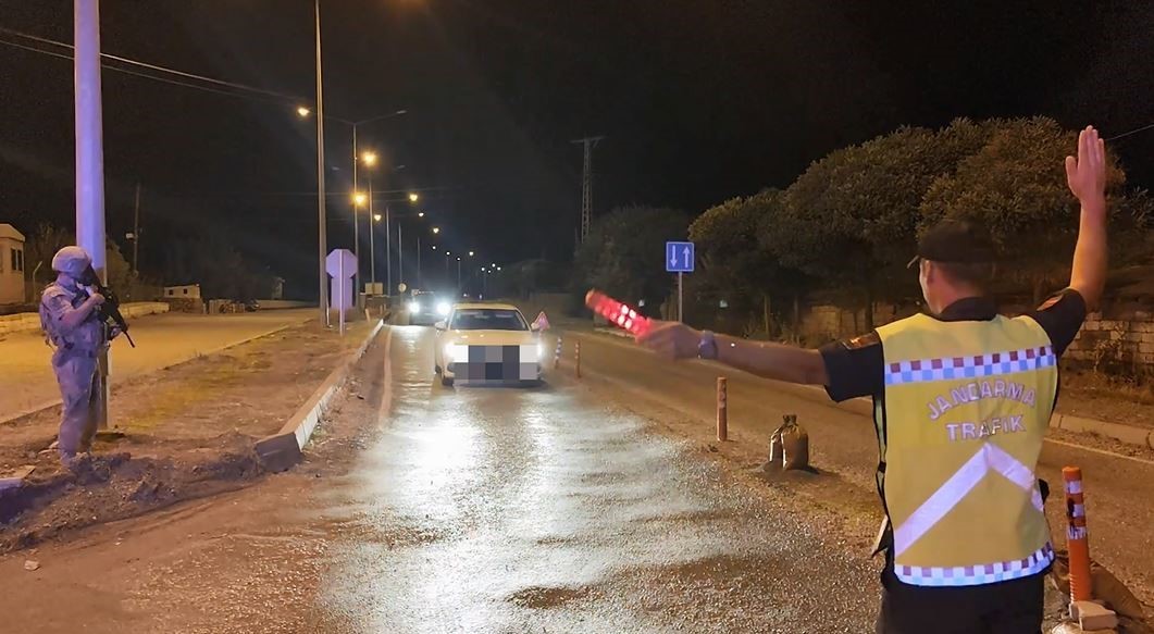 Van'da MEDAR ile gece denetimi: 12 araç trafikten men edildi