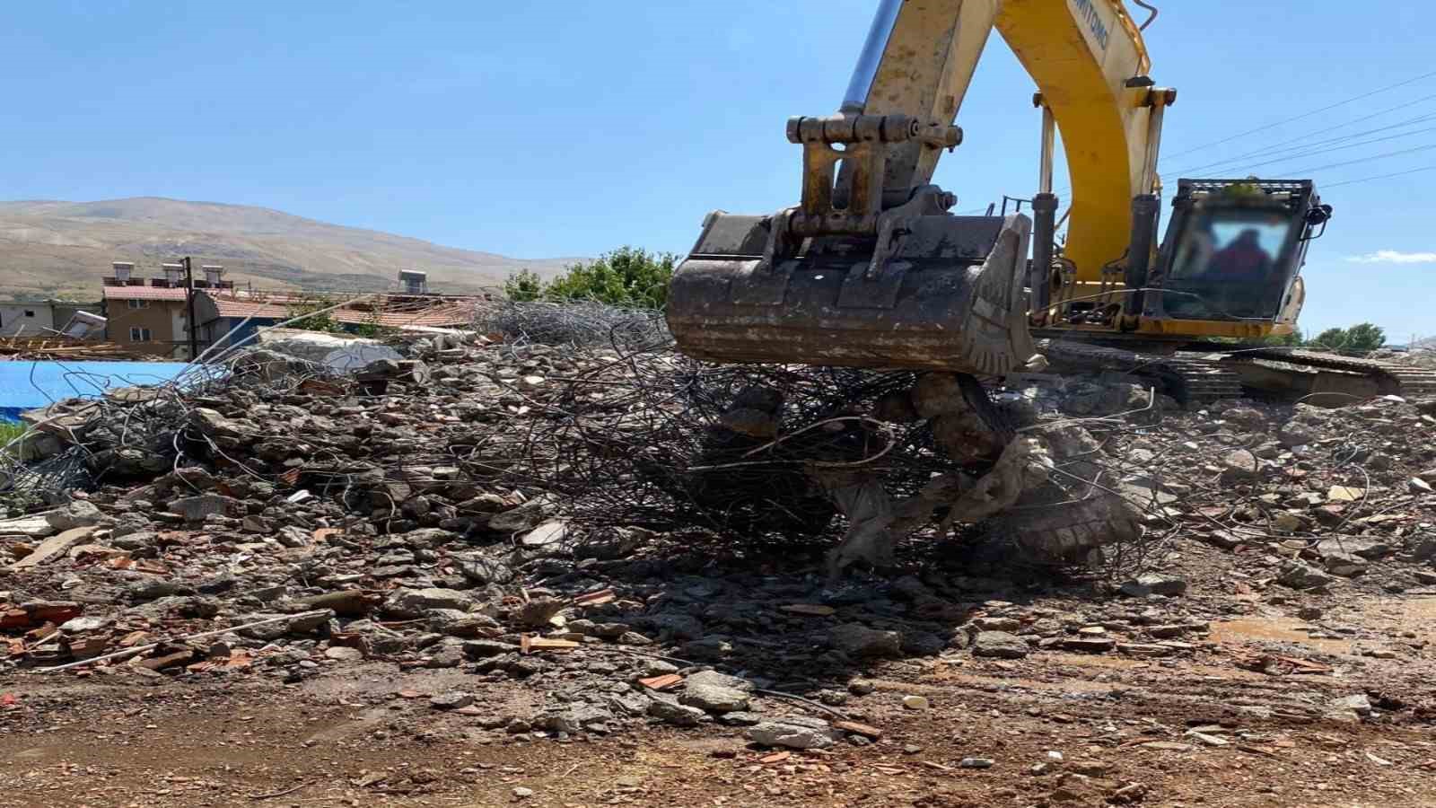 Deprem bölgesi Malatya’da yıkım yolsuzluğu: 5 kişi tutuklandı